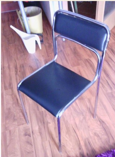 starší koženková (?) židle