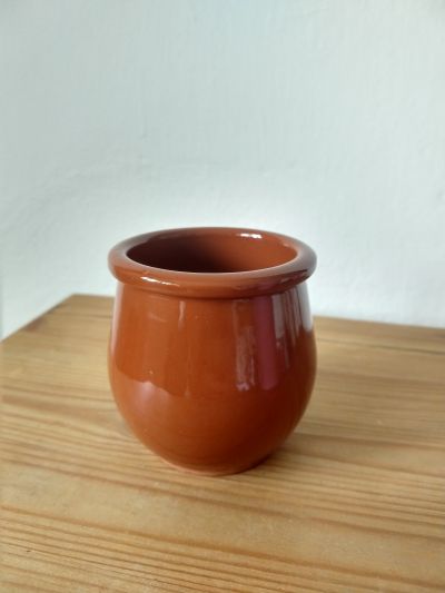 Malá keramická nádoba