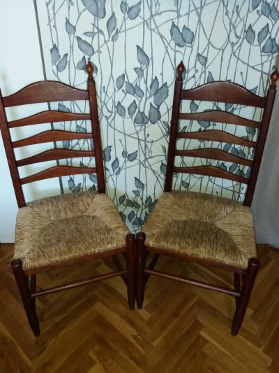 Dvě staré židle