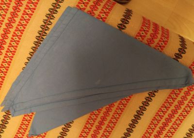 Trojúhelníkový šátek modrý