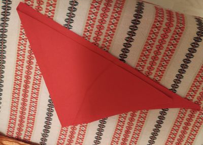 Trojúhelníkový šátek červený