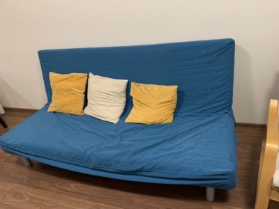 Pohovka ikea rozkladaci a polštáře