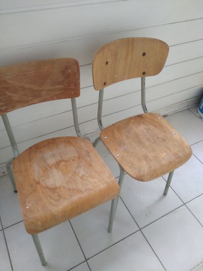 2 obyčejné židle