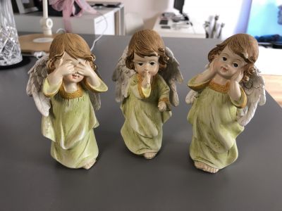 Tři postavičky andělíčků