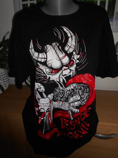 Černé triko s nápisem Desade the Devil