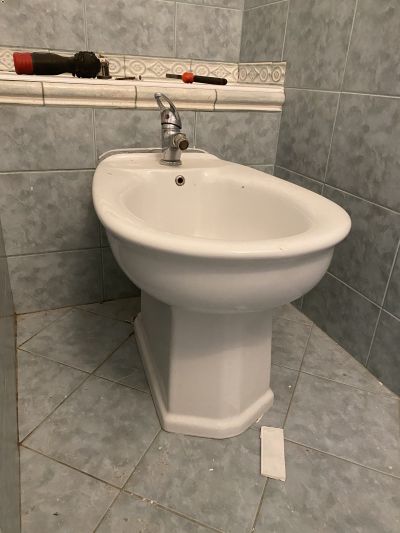 Bidet s baterií