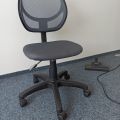 Stůl k PC lamino buk + šedá kancelářská židle