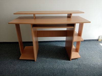 Stůl k PC lamino buk + šedá kancelářská židle