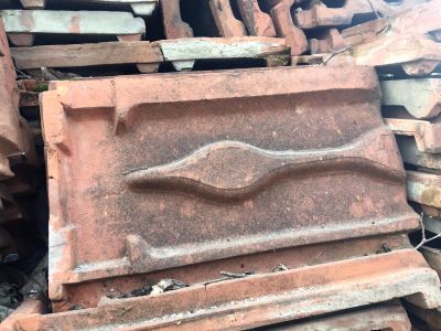 Daruji staré pálené střešní tašky “srdcovky”