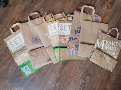 Papírové tašky ze supermarketů apod