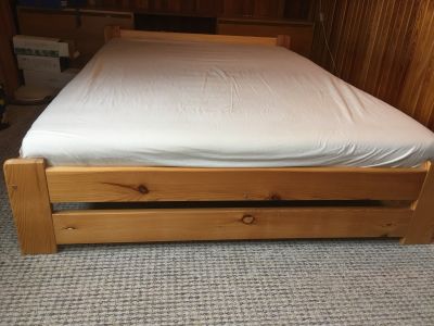 Postel 140x200 masiv + rošt + matrace