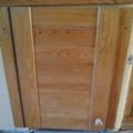 Dřevěné dveře ze šatní skříně