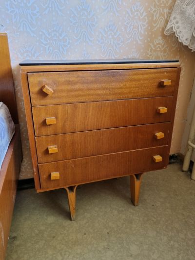 Noční stolky se šuplíky