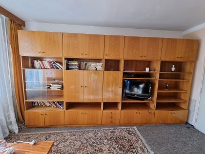 dřevěná obýváková stěna