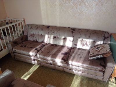 Semišový gauč s křeslem