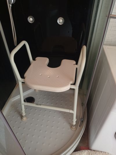 Stolička do sprchy