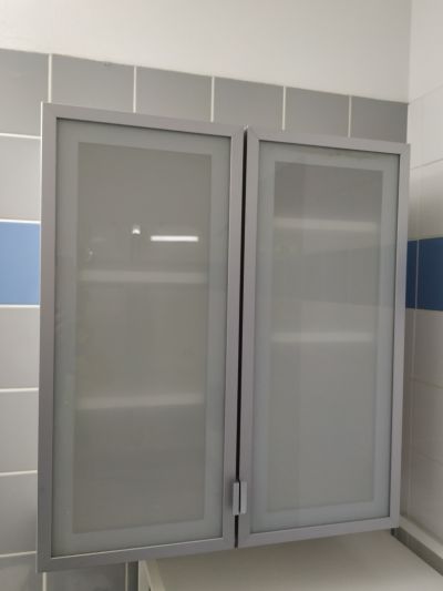 Dvě spojené koupelnové skříňky IKEA