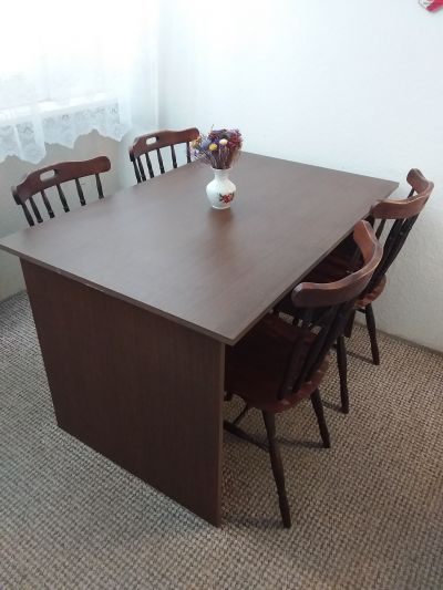 Stůl  4 židle