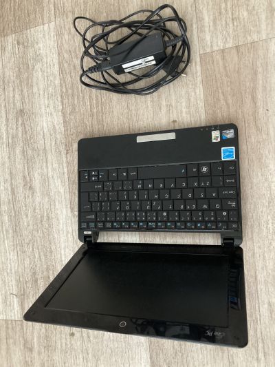 Darujem netbook s chybami! - popis!