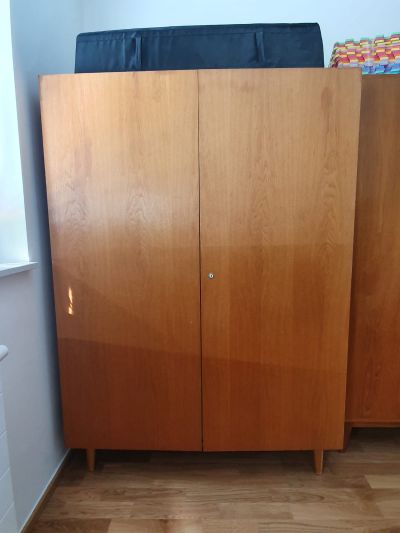 Šatní skříň dřevěná dýha