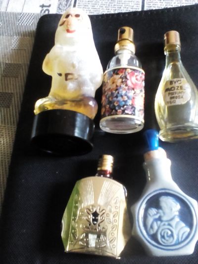 Retro lahvičky od parfémů