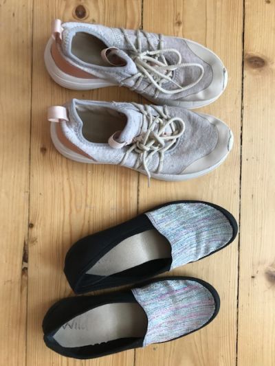 Sportovní boty a plátěné letní botky