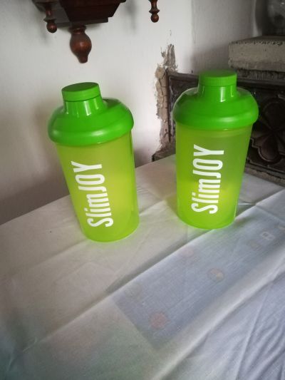 2 x Shaker