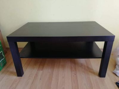 Malý černý stolek