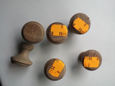 Dřevěné úchytky k šuplíkům 6 ks