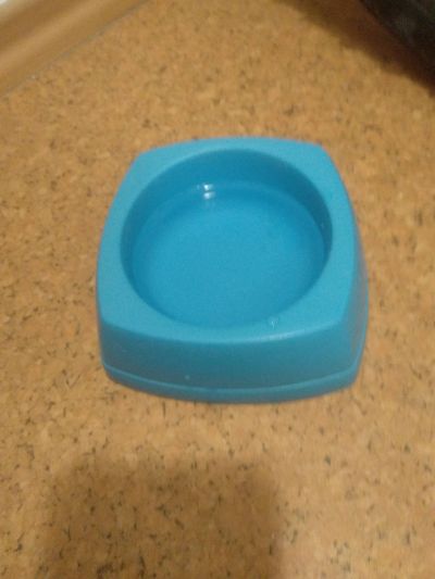 Plastová miska na krmení domácích mazlíčků