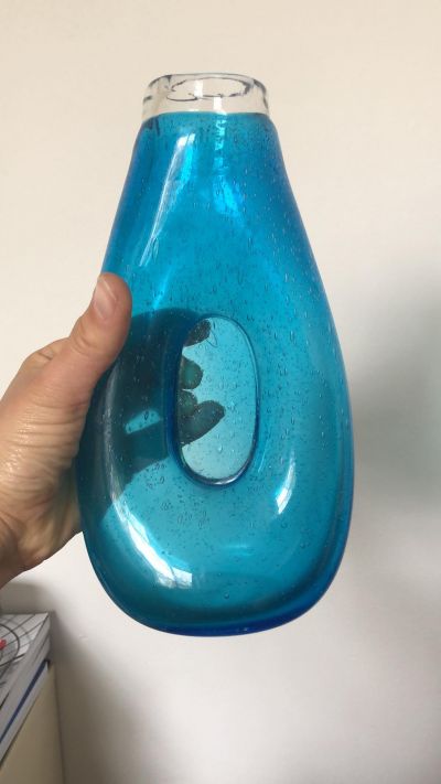 Modrá skleněná váza - top stav