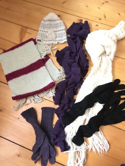 Zimní věci - šály, rukavice, cepice