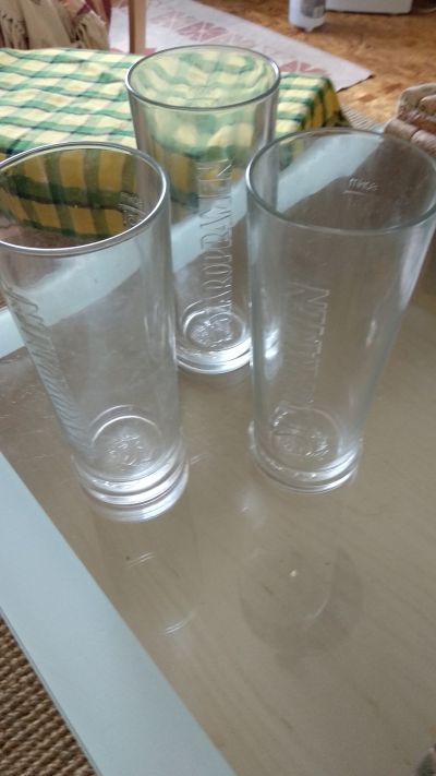 3 sklenice, půllitry