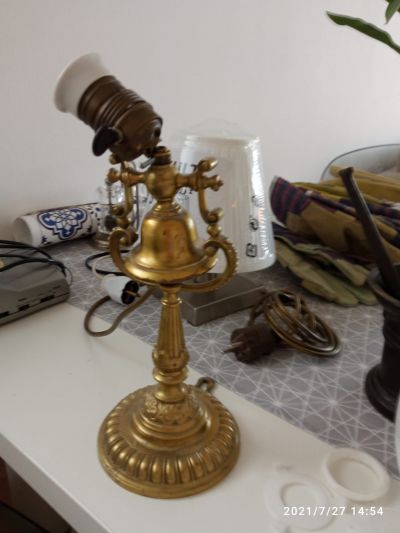 Starou stolní lampu