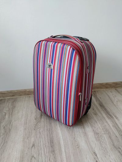 Textilní kufr/palubní zavazadlo s vadou