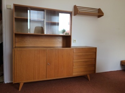 zdarma za odvoz starší nábytek, TV a lampa 