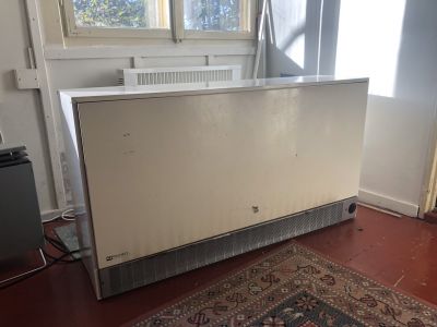 Akumulační kamna starší, ale funkční. Za odvoz.