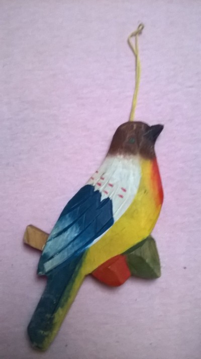 Dřevěný ptáček na zavěšení - hnědá hlavička