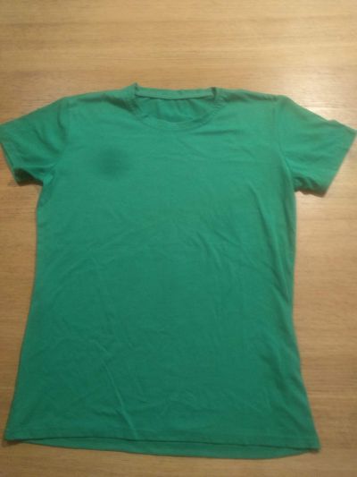 Zelené tričko nenošené