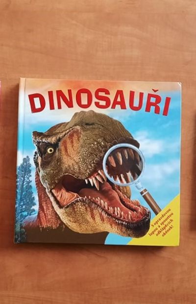 Knihu Dinosauři