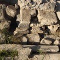 Velké kusy betonu, cihly, luxfery, kameny
