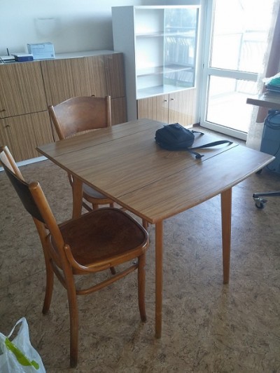 Stůl a 2 židle