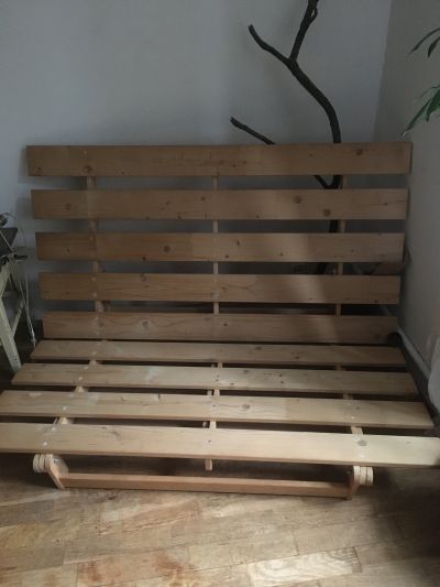 Daruji rozkládací gauč/palety