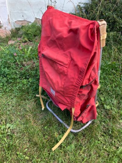 Červená turistická krosna