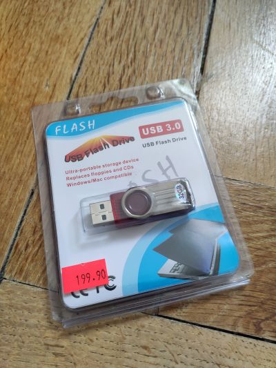 USB flash paměť 32 GB