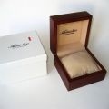 Dřevěná krabička od švýcarských hodinek