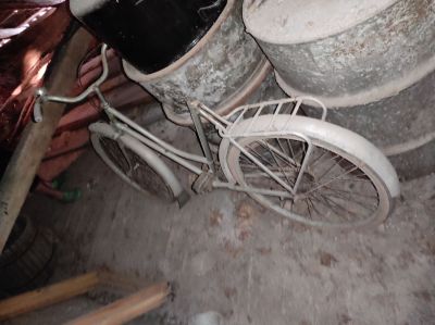 Staré jízdní dámské kolo