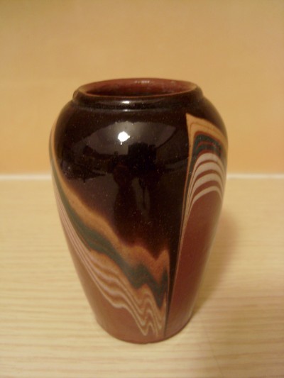 Vázička /bulharská keramika/.