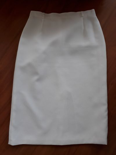 Bílá pouzdrová sukně