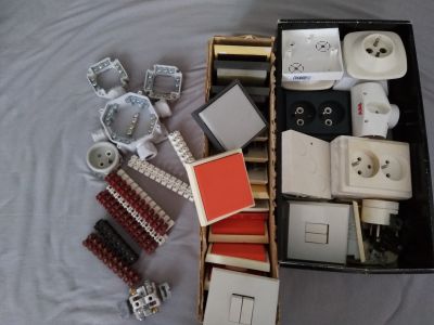 Staré vypínače a zásuvky
